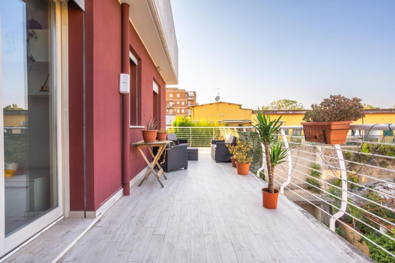 ローマUrban Retreat -Private Parking+Terraceアパートメント エクステリア 写真