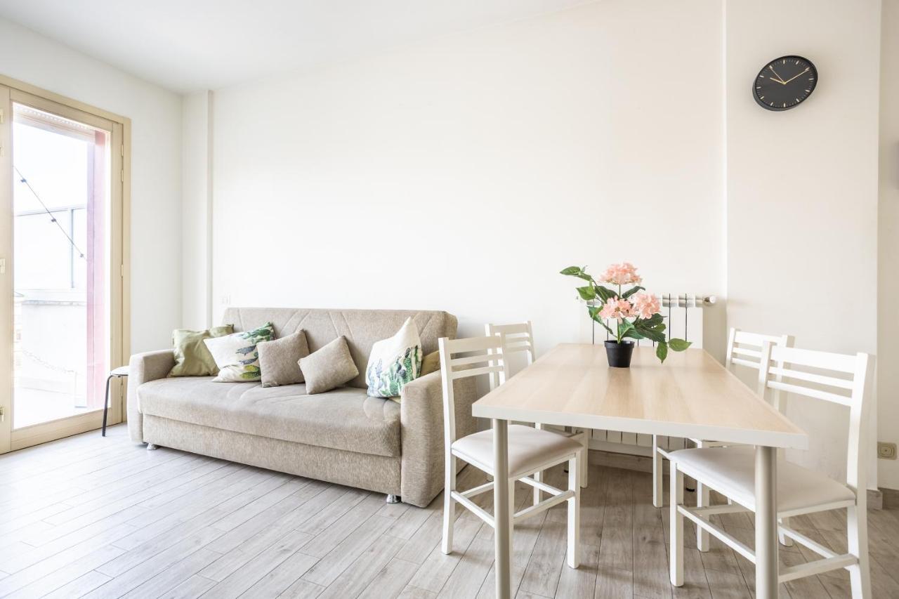 ローマUrban Retreat -Private Parking+Terraceアパートメント エクステリア 写真