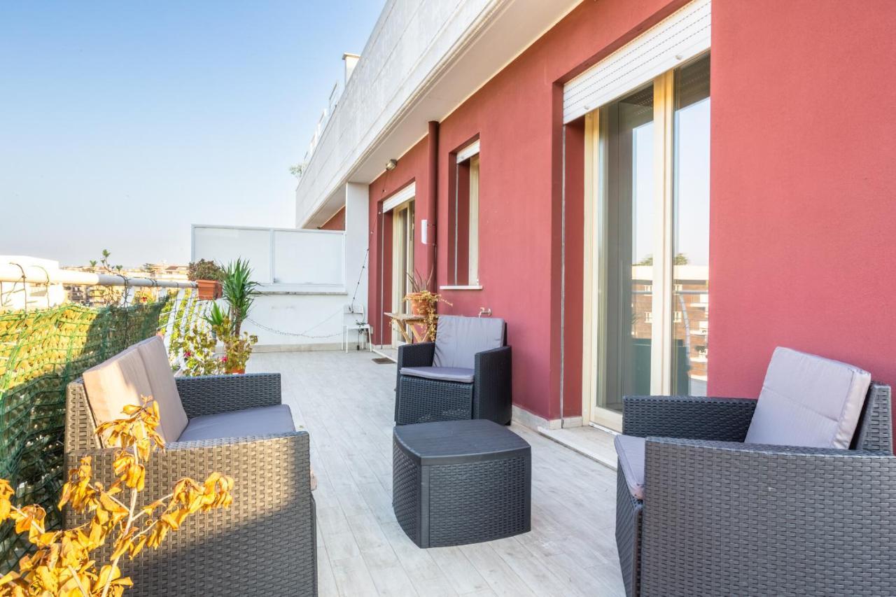 ローマUrban Retreat -Private Parking+Terraceアパートメント エクステリア 写真
